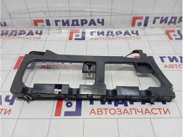 Кронштейн бампера заднего левый Peugeot Traveller  9810782680
