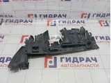 Дефлектор радиатора левый Peugeot Traveller  9808276980