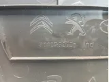 Обшивка багажника правая Peugeot Traveller  98127529ZD