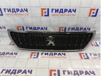 Решетка бампера верхняя Peugeot Traveller  9822949080