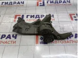 Кронштейн генератора Peugeot Traveller  9811844080