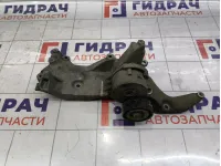 Кронштейн генератора Peugeot Traveller  9811844080
