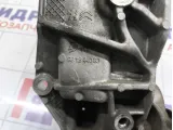 Кронштейн генератора Peugeot Traveller  9811844080