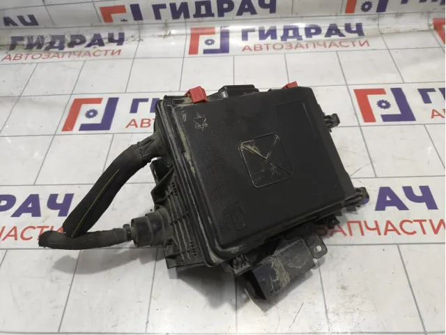 Блок предохранителей Peugeot Traveller  9811995580