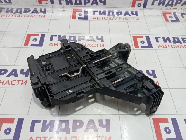 Кронштейн фары правый Porsche Cayenne (9PA) 95563104400
