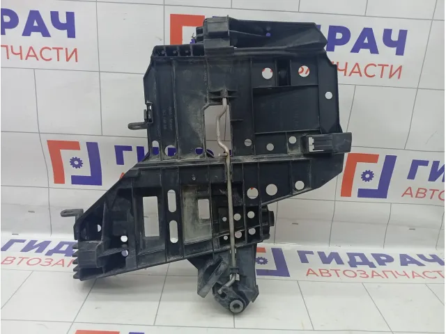 Кронштейн фар правый Porsche Cayenne 7L5941046