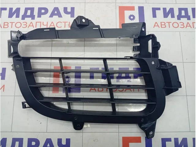 Решетка бампера передняя правая Porsche Cayenne 7L5807682E
