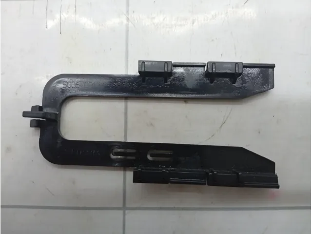 Кронштейн переднего сиденья левый Porsche Cayenne 7L0881479