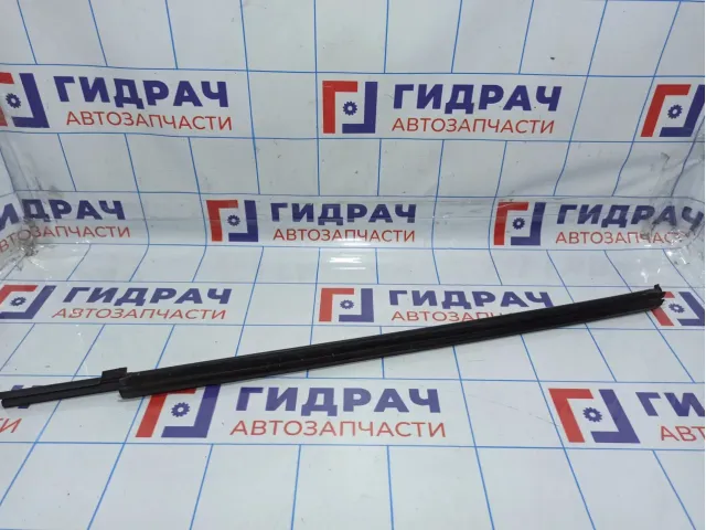 Уплотнитель стекла переднего левого внутренний Porsche Cayenne (92A) 95853147100