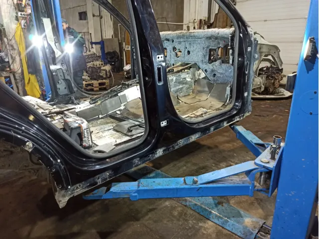 Порог со стойкой правый Porsche Cayenne (92A)