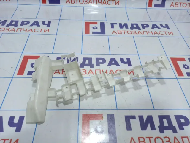 Кронштейн обшивки стойки задней правой Porsche Cayenne (9PA) 7L0880676