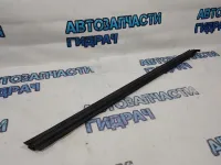 Уплотнитель стекла двери передней левой Nissan Qashqai +2 80835JD000 .