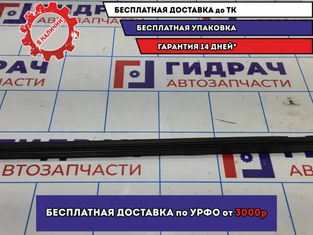 Уплотнитель стекла задний левый Renault Logan 2 Stepway 823319176R.