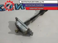Ограничитель двери передней левой Kia Rio 3.