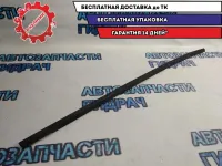 Накладка стекла заднего правого Kia Rio 3 832204Y000.