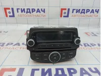 Магнитола Ravon R2 42590086. Потертость.