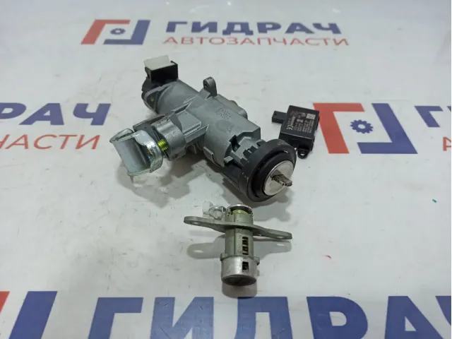 Замок зажигания Ravon R2 95381062. Сломан ключ.