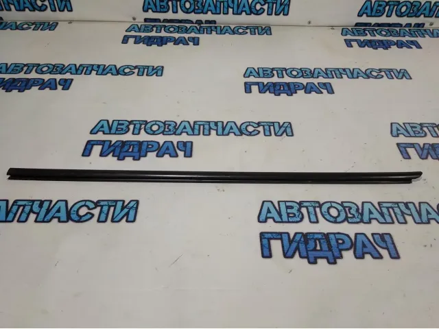 Накладка стекла переднего левого Renault Logan 2 803313063R.