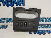 Накладка Renault Logan 2 275009384R.