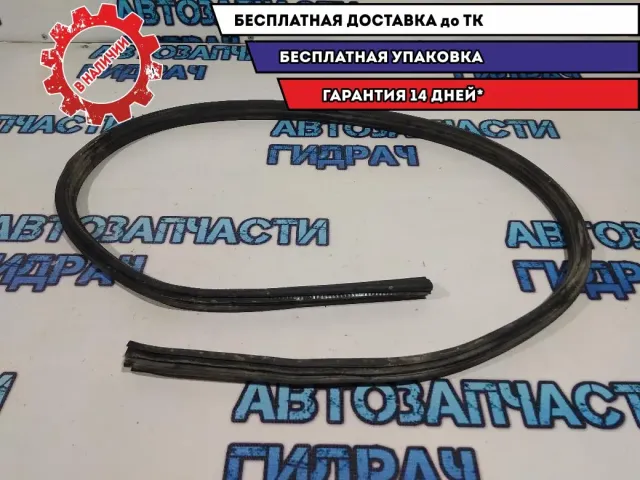 Уплотнитель капота Renault Logan 2