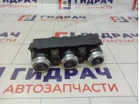 Блок управления климатической установкой Renault Arkana 275105451R