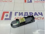 Кнопка стеклоподъемника переднего правого Renault Kaptur 254218614R