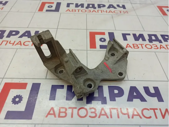 Кронштейн генератора Renault Kaptur 117102094R
