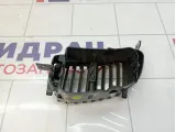 Дефлектор воздушный центральный левый Renault Kaptur 687604547R