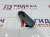 Накладка кнопки стеклоподъемника переднего правого Renault Duster 809601386R