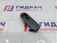 Накладка кнопки стеклоподъемника переднего правого Renault Duster 809601386R