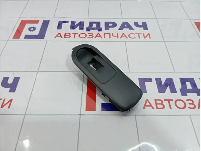 Накладка кнопки стеклоподъемника переднего правого Renault Duster 809601386R