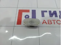 Повторитель на крыло белый Renault Duster 8200257684