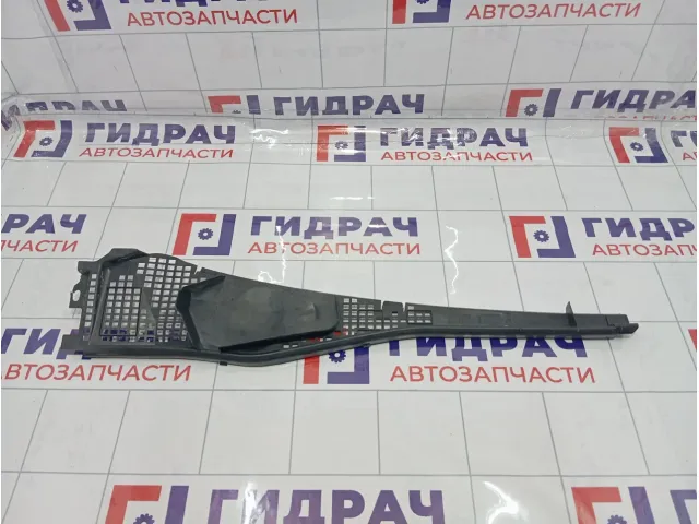 Решетка стеклоочистителей левая Renault Duster 8200825457