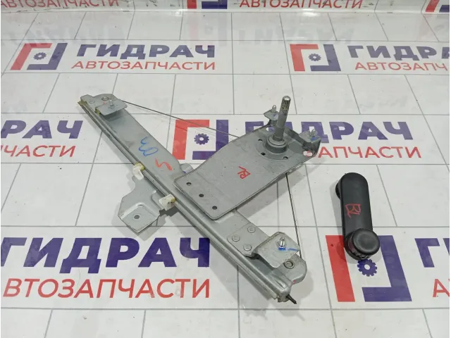 Стеклоподъемник механический задний правый Renault Duster 8200733831