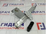 Стеклоподъемник механический задний правый Renault Duster 8200733831