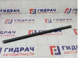 Уплотнитель стекла переднего левого Renault Duster 8200760256