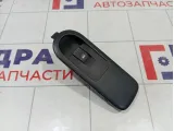 Кнопка стеклоподъемника передняя правая Renault Duster