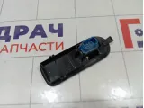 Кнопка стеклоподъемника передняя правая Renault Duster