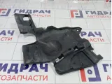 Пыльник двигателя левый Renault Duster 638315299R