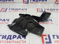 Пыльник двигателя правый Renault Duster 638305972R