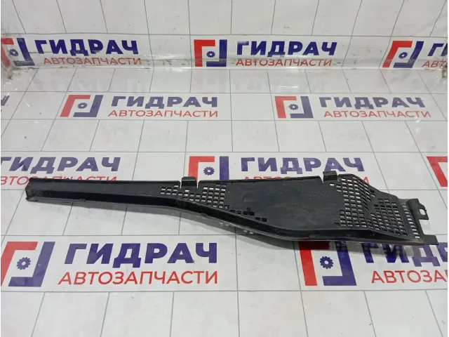 Решетка под лобовое стекло (Жабо) левая Renault Duster 8200825457