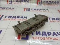 Кронштейн коллектора впускного Renault Duster 7700110112