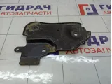 Кронштейн балки передней левый Renault Duster 8200823809