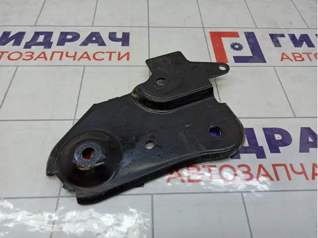 Кронштейн балки передней правый Renault Duster 8200823807