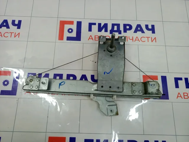 Стеклоподъемник механический задний левый Renault Duster 827212353R
