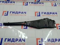 Решетка под лобовое стекло (Жабо) левая Renault Duster 8200825457