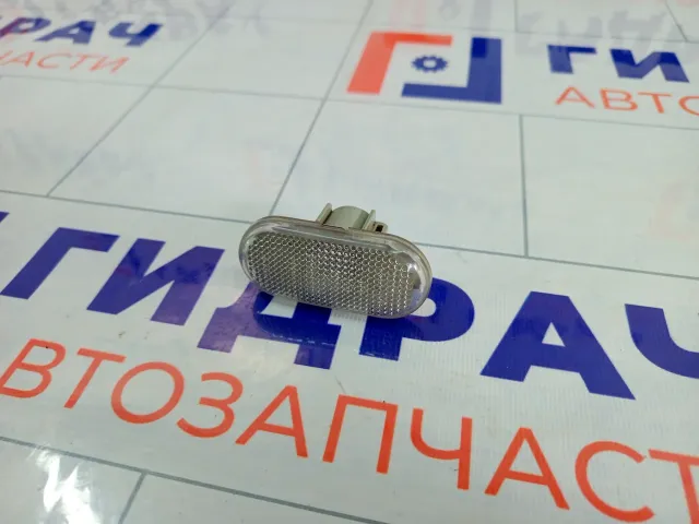 Повторитель на крыло Renault Duster 8200257684