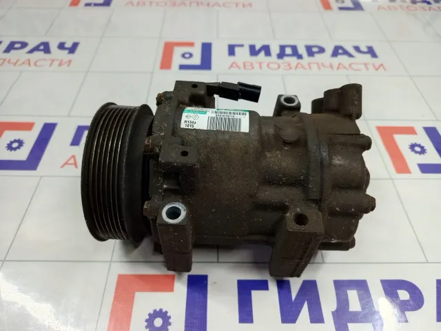 Компрессор системы кондиционирования Renault Duster 8201018716