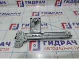 Стеклоподъемник механический задний левый Renault Duster 8200733831