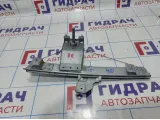 Стеклоподъемник механический задний правый Renault Duster 8200733830